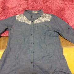 青シャツのサムネイル