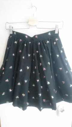 新品 シンシアローリー スカート 花柄のサムネイル