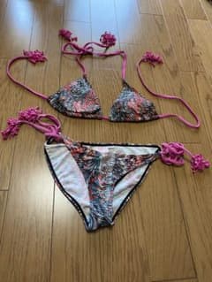 水着 ビキニ 花柄のサムネイル
