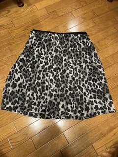 膝丈スカートのサムネイル