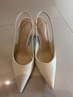 CHARLES & KEITH パンプス ホワイトのサムネイル