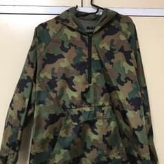 迷彩柄プルオーバーパーカーのサムネイル