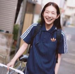 adidas Originals ポロシャツ ネイビー 在原みゆ紀着用のサムネイル