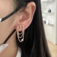 Dior petit CD チェーン パール ピアス - メルカリ