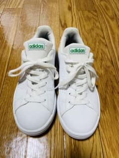 スニーカー　レディース　adidasのサムネイル