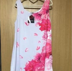 新品未使用✨ダチュラ❤️フラワー柄ワンピース❤️即購入可✨のサムネイル