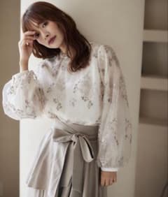 mysty woman花柄刺繍 シアーブラウス ボリューム袖のサムネイル