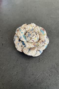 【大特価‼️】ツイード調 フラワーコサージュ ブローチ 花のサムネイル