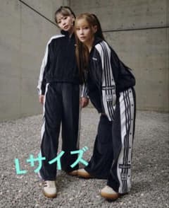 ★adidas 重盛さと美さん着用 スウェット トップス ベロア 完売品のサムネイル