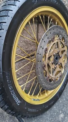 TDR250 フロントホイール タイヤBATTLAXは10km程走行でほぼ新品！ TDR250 フロントホイール タイヤBATTLAXは10km程走行でほぼ新品