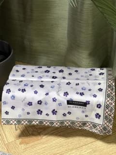 新品未使用！ BURBERRY ハンカチ 花柄のサムネイル