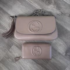 GUCCI ベージュ レザー ショルダーバッグ 財布のサムネイル