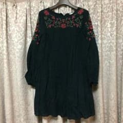 ZARA 刺繍ワンピースのサムネイル