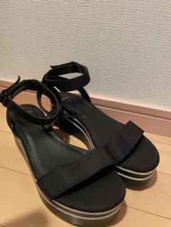 Bershka ベルシュカ 厚底サンダルのサムネイル