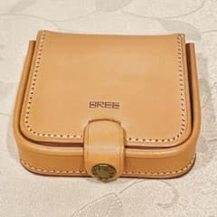 廃盤・希少・新品未使用 BREE ヌメ革 二つ折り財布 札入れ付きケース 廃盤・希少・新品未使用 BREE ヌメ革 二つ折り財布 札入れ付きコイン