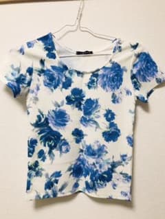 トップス 花柄 Tシャツのサムネイル