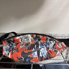 Nike ナイキ　ボディバッグ オレンジ 花柄のサムネイル