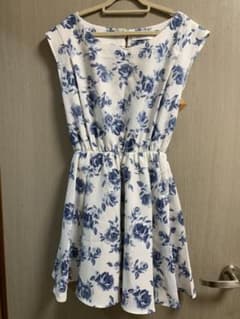 花柄ワンピースのサムネイル