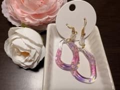 ハンドメイド ピアス 変形フープ ピンク系のサムネイル