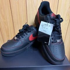 【新品】 NIKE AIR FORCE 1 '07 ブラック レッドのサムネイル