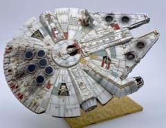 ス*！様 ミレニアム・ファルコン 全塗装済み完成品 バンダイ1/144 スターウのサムネイル