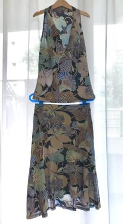 sunauna スーナウーナ 美品 セットアップ ひざ丈スカート 花柄のサムネイル