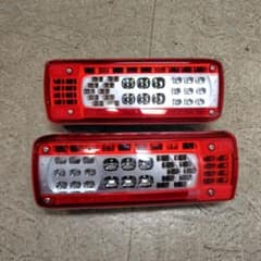UD純正LEDテールランプ トラクタ用 左右セット ケーブル付き UD純正LEDテールランプ トラクタ用 左右セット ケーブル付き - メルカリ