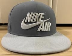 NIKE スナップバックキャップ　グレーのサムネイル