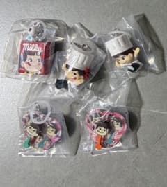 不二家 ペコちゃん ミルキー ミニチュアチャーム 全5種セットのサムネイル