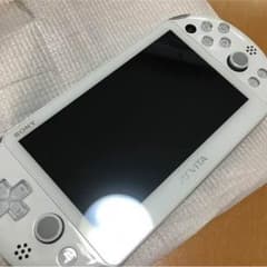 超美品！PS VITA PCH-2000最新モデル  付属ソフト２本のサムネイル