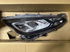 アクア 純正 右ヘッドライト ヘッドランプ 右ライト 81105-57N70 アクア 純正 右ヘッドライト ヘッドランプ 右ライト 81105-57N70