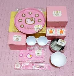 ハローキティ　食器１０点セット♪プラス大皿一枚セット♪のサムネイル