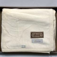日本製 SUN・HERO シルク毛布 絹100％ 約1.4kg 未使用花刺繍 未使用】 シルク毛布 絹100% SUN-HERO 140×140cm - メルカリ