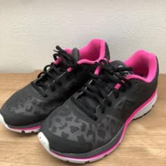 NIKE ナイキ  スニーカー　ランニング　ウォーキング　リフレクター機能付きのサムネイル