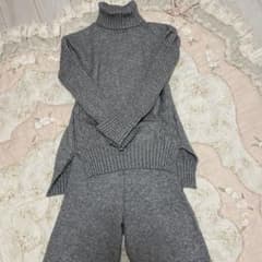 ニットパンツスーツのサムネイル