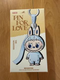 POP MART LABUBUラブブPIN FOR LOVE イニシャルCのサムネイル