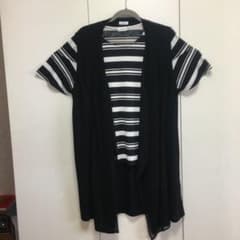 半袖のシャツとロングベストですのサムネイル