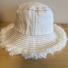 ZARA フリンジ バケットハット ホワイトのサムネイル