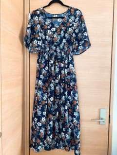レディース服　花柄ワンピース ロングワンピース　夏服のサムネイル