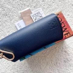 極美品 LOEWE ロエベ メガネケース レザー アナグラム ネイビー - メルカリ