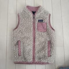 patagonia フリースベスト 4T ピンク/クリーム - メルカリ