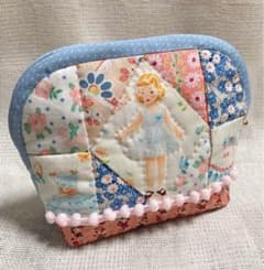 ハンドメイド　パッチワークポーチ Michael Miller ペーパードールのサムネイル