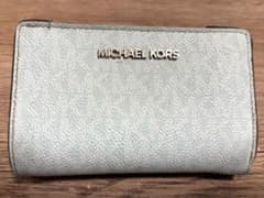 MICHAEL KORS 二つ折り財布のサムネイル