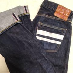 ✨美品✨濃紺 桃太郎ジーンズ 出陣レーベル 赤耳 ストレートデニム W33