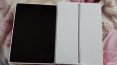 iPad 6世代 32GB au セルラーのサムネイル