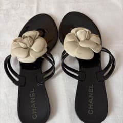 CHANEL カメリア トングサンダル ブラック 36のサムネイル