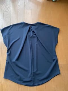 UNIQLO 半袖ブラウス ネイビー バックボタンのサムネイル