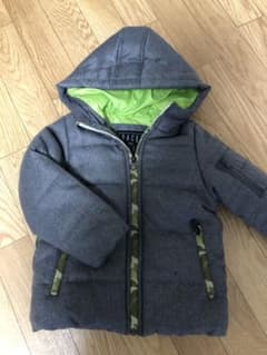 男の子　100cm ダウンジャケット　アウターのサムネイル