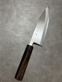 出刃包丁 仙助 銘入り 紫檀シノギ柄 180mm 片刃 ［302］ 出刃包丁 仙助 銘入り 紫檀シノギ柄 180mm 片刃 ［302］ - メルカリ