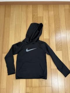Nike ブラック フード付きパーカー　Sサイズ140くらいのサムネイル